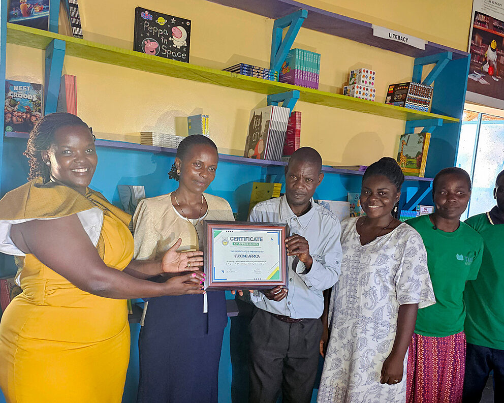 People inaugurate reading room at school, Uganda